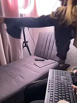 Snapshot of SecretAnni chatting on 03/22/25, 01:43 SecretAnni online show from 03/22/25, 01:43