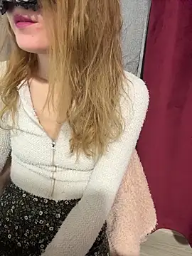 Snapshot of SecretAnni chatting on 10/07/25, 09:34 SecretAnni online show from 10/07/25, 09:34