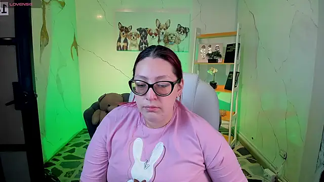 NiickyJones online show from 11/17/25, 05:41