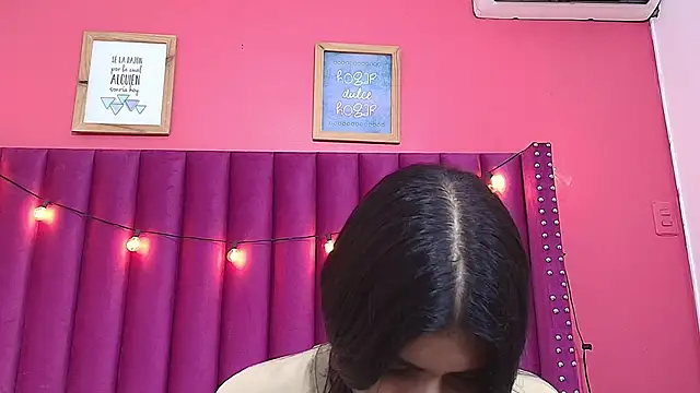 Snapshot of littlee_emilyy_ chatting on 01/23/25, 09:08 littlee emilyy  online show from 01/23/25, 09:08