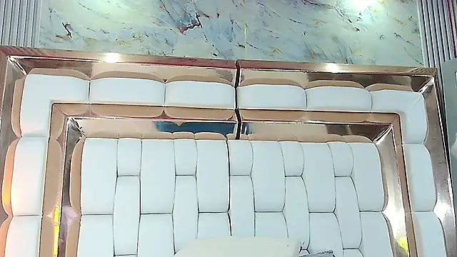 Snapshot of littlee_emilyy_ chatting on 03/19/25, 02:59 littlee emilyy  online show from 03/19/25, 02:59