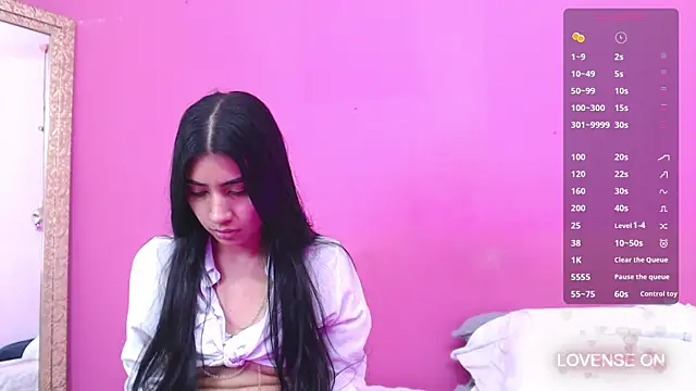 Snapshot of littlee_emilyy_ chatting on 03/22/25, 08:51 littlee emilyy  online show from 03/22/25, 08:51