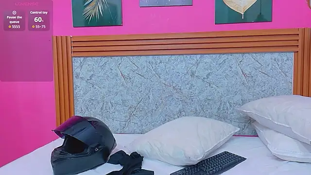 Snapshot of littlee_emilyy_ chatting on 06/02/26, 12:40 littlee emilyy online show from 06/02/26, 12:40