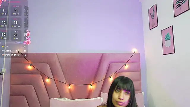 Snapshot of littlee_emilyy_ chatting on 07/12/26, 07:49 littlee emilyy online show from 07/12/26, 07:49