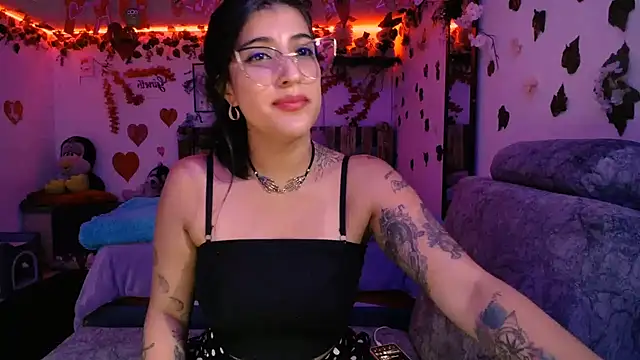 Snapshot of azahar__ziiz chatting on 02/10/25, 08:21 azahar ziiz online show from 02/10/25, 08:21