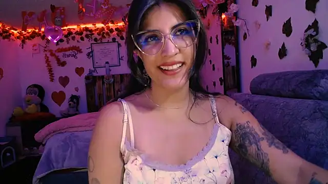 Snapshot of azahar__ziiz chatting on 02/13/25, 05:16 azahar ziiz online show from 02/13/25, 05:16