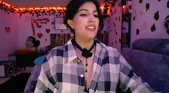 Snapshot of azahar__ziiz chatting on 03/09/25, 08:42 azahar ziiz online show from 03/09/25, 08:42