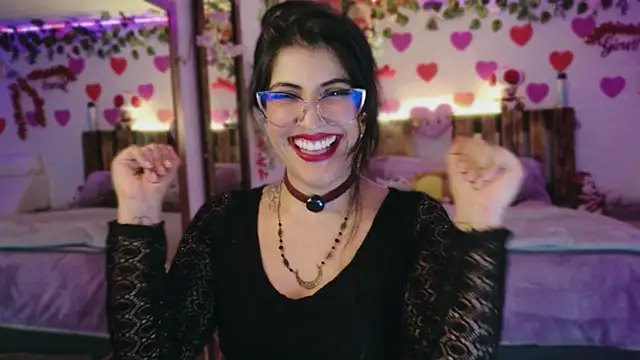 Snapshot of azahar__ziiz chatting on 06/11/26, 12:32 azahar ziiz online show from 06/11/26, 12:32