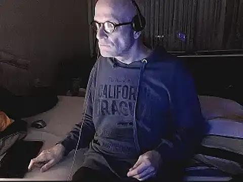 Snapshot of HornyRalfi55 chatting on 12/08/24, 11:35 HornyRalfi55 online show from 12/08/24, 11:35