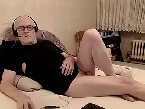 Snapshot of HornyRalfi55 chatting on 12/22/24, 11:20 HornyRalfi55 online show from 12/22/24, 11:20