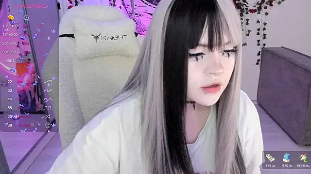 Snapshot of SelenaCute chatting on 11/03/25, 12:06 SelenaCute online show from 11/03/25, 12:06