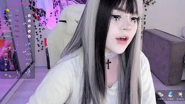 Snapshot of SelenaCute chatting on 11/04/25, 11:53 SelenaCute online show from 11/04/25, 11:53