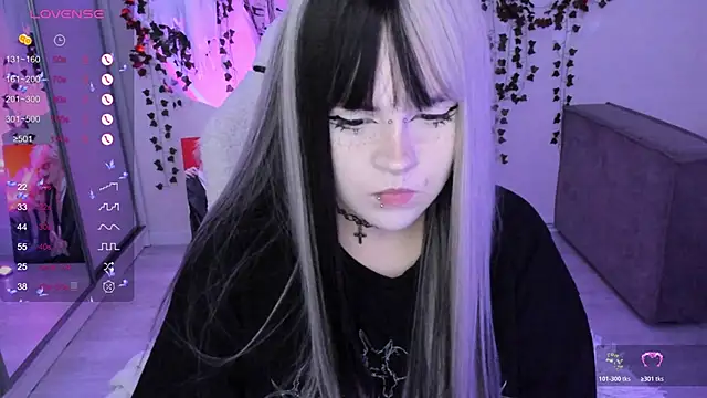 Snapshot of SelenaCute chatting on 11/05/25, 11:54 SelenaCute online show from 11/05/25, 11:54