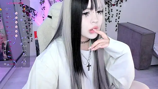 Snapshot of SelenaCute chatting on 11/09/25, 04:44 SelenaCute online show from 11/09/25, 04:44