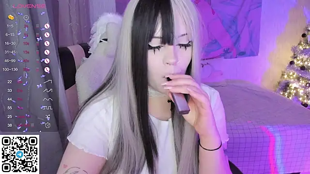 Snapshot of SelenaCute chatting on 12/14/25, 06:19 SelenaCute online show from 12/14/25, 06:19