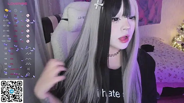 Snapshot of SelenaCute chatting on 01/15/26, 07:35 SelenaCute online show from 01/15/26, 07:35