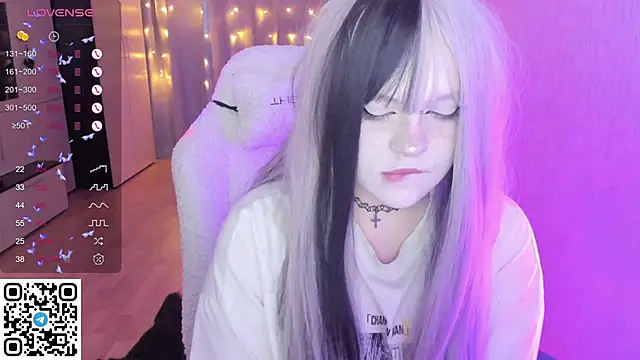 Snapshot of SelenaCute chatting on 02/10/26, 05:33 SelenaCute online show from 02/10/26, 05:33