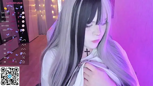 Snapshot of SelenaCute chatting on 02/17/26, 11:18 SelenaCute online show from 02/17/26, 11:18