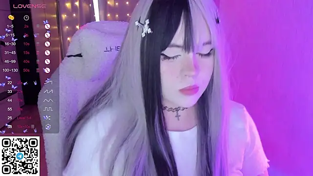 Snapshot of SelenaCute chatting on 03/10/26, 05:56 SelenaCute online show from 03/10/26, 05:56