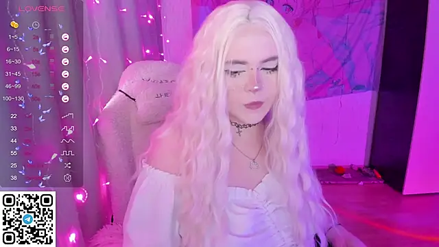 Snapshot of SelenaCute chatting on 04/24/26, 11:01 SelenaCute online show from 04/24/26, 11:01