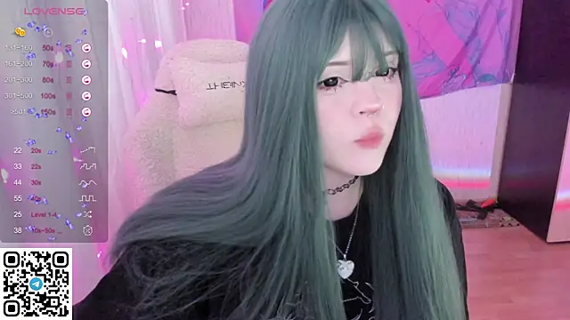 Snapshot of SelenaCute chatting on 05/13/26, 06:00 SelenaCute online show from 05/13/26, 06:00