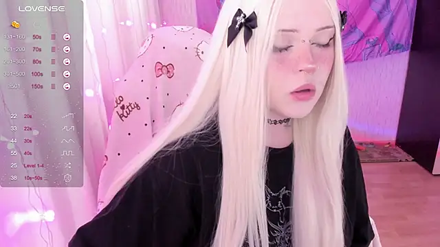 Snapshot of SelenaCute chatting on 06/23/26, 04:32 SelenaCute online show from 06/23/26, 04:32