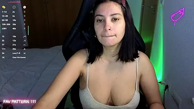 Snapshot of AnnaQueen chatting on 03/22/26, 02:37 AnnaQueen online show from 03/22/26, 02:37