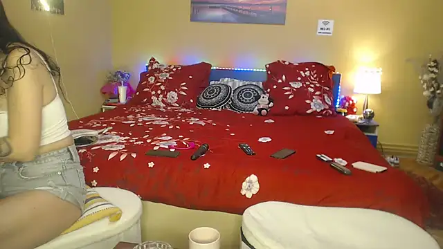 Snapshot of Tasty_Shape chatting on 12/05/25, 04:47 Tasty Shape online show from 12/05/25, 04:47