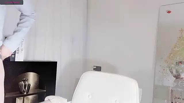 Snapshot of lvy-w chatting on 12/15/25, 12:31 lvy-w online show from 12/15/25, 12:31