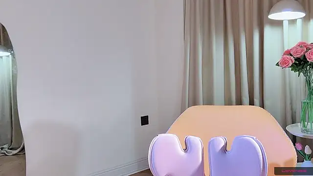 Snapshot of lvy-w chatting on 04/11/26, 04:17 lvy-w online show from 04/11/26, 04:17