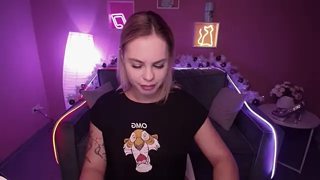 Snapshot of RikaRaily chatting on 01/07/25, 05:22 RikaRaily online show from 01/07/25, 05:22