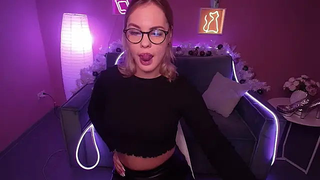 Snapshot of RikaRaily chatting on 01/17/25, 08:02 RikaRaily online show from 01/17/25, 08:02