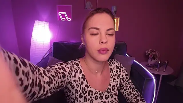 Snapshot of RikaRaily chatting on 01/28/25, 05:43 RikaRaily online show from 01/28/25, 05:43