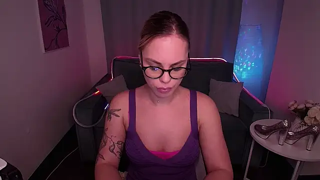 Snapshot of RikaRaily chatting on 03/19/25, 09:06 RikaRaily online show from 03/19/25, 09:06