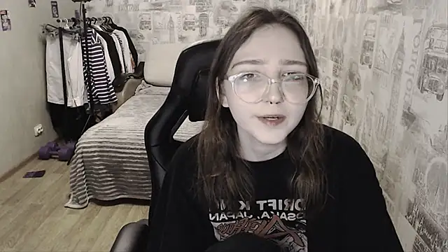 Snapshot of AmeliaKamishiro chatting on 12/22/24, 02:27 AmeliaKamishiro online show from 12/22/24, 02:27