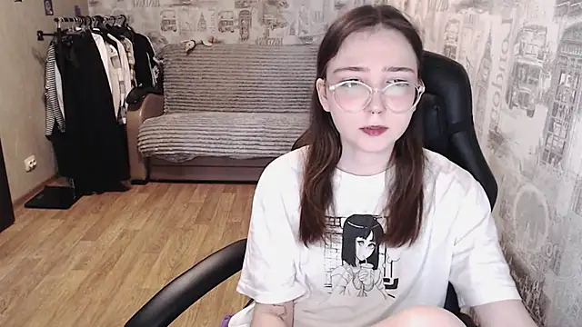 Snapshot of AmeliaKamishiro chatting on 03/20/25, 01:48 AmeliaKamishiro online show from 03/20/25, 01:48