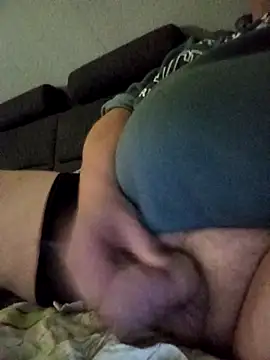 Snapshot of ichgross chatting on 11/28/25, 06:05 ichgross online show from 11/28/25, 06:05