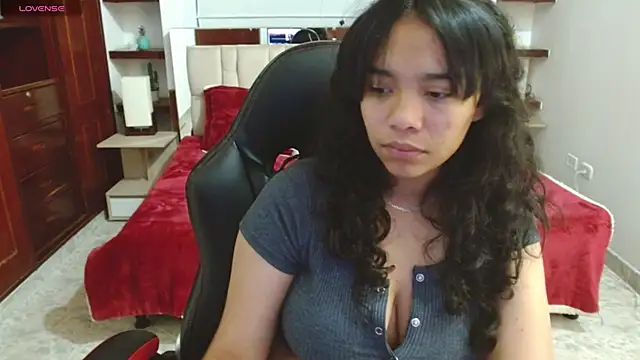 laureentt  online show from 02/05/25, 03:34