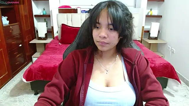 laureentt  online show from 02/13/25, 09:41