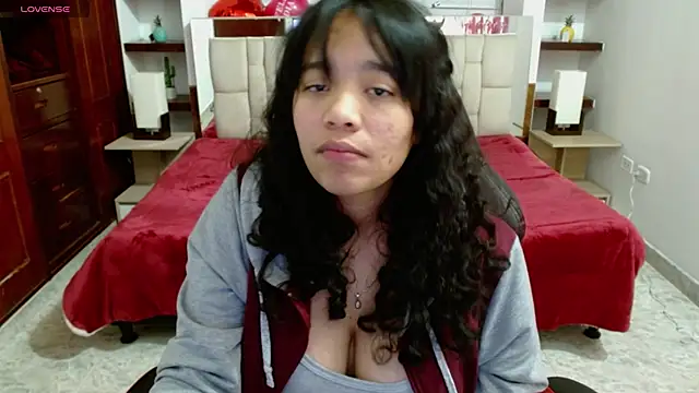 laureentt  online show from 02/19/25, 09:17