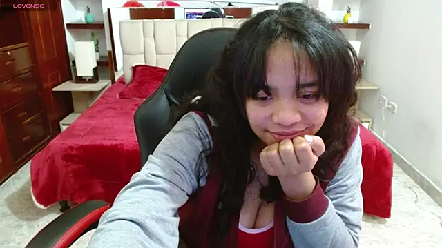 laureentt  online show from 03/03/25, 09:22