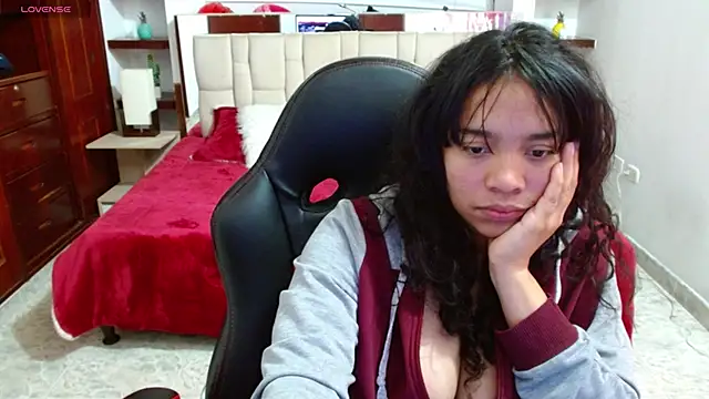 laureentt  online show from 03/04/25, 06:15