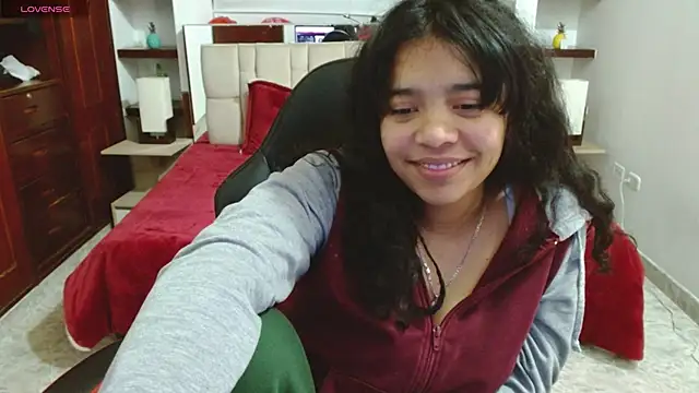 laureentt  online show from 03/08/25, 07:05