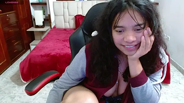 laureentt  online show from 03/11/25, 06:10