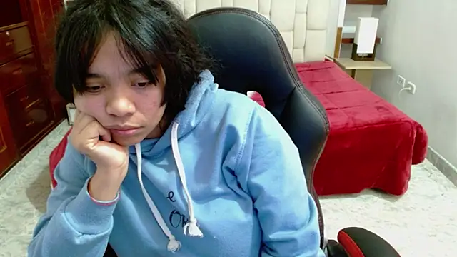 laureentt  online show from 03/12/25, 06:18