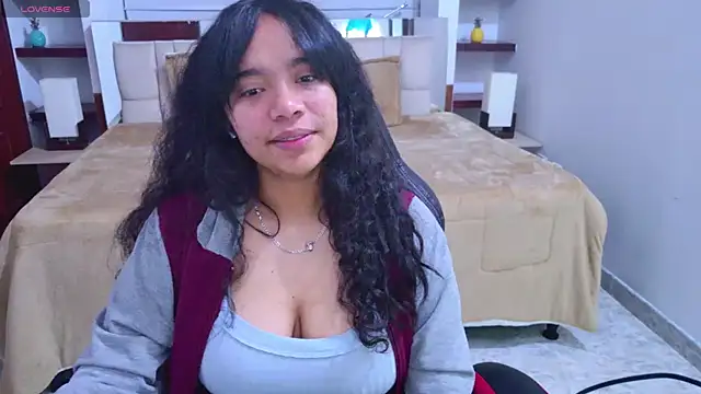 laureentt  online show from 09/27/25, 03:11