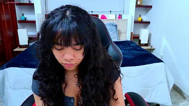 laureentt  online show from 10/20/25, 03:07