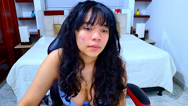 laureentt  online show from 12/23/25, 03:26