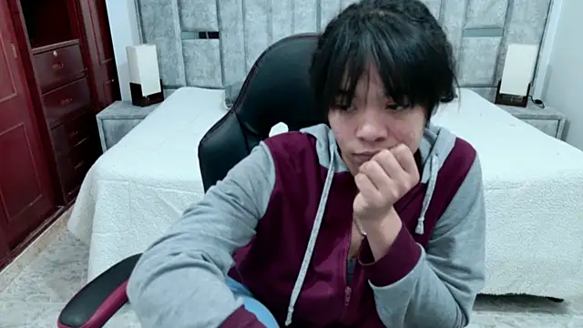 laureentt  online show from 03/21/26, 08:19