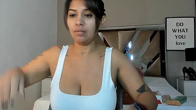 sharlott18 online show from 01/04/25, 12:49